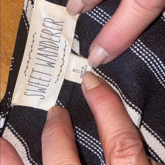 🖤 Sweet Wanderer Pinstripe Blouse - Picture 5 of 5